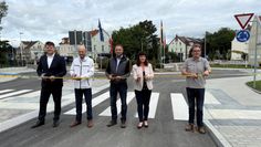 Feierliche Eröffnung des Kreisverkehrs - Oberbürgermeister Thomas Zenker (Stadt Zittau), Landrat Dr. Stephan Meyer (Landkreis Görlitz), Marco Franke (Bau GmbH Franke), Bürgermeisterin Kati Wenzel (Jonsdorf), Horst Diesterheft (AIZ Bauplanungsgesellschaft mbH) (v.l.n.r.)