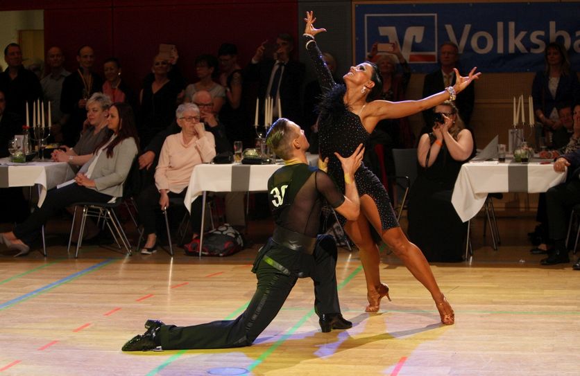 Erik Heyden und Julia Luckow vom TSC Excelsior Dresden bei "Pirna tanzt" 2018. Foto: D. Förster