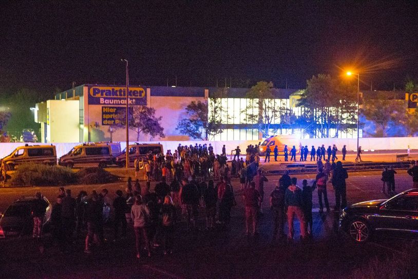 Die Ausschreitungen in Heidenau machten im August 2015 bundesweit Schlagzeilen. Foto: Archiv / M. Förster