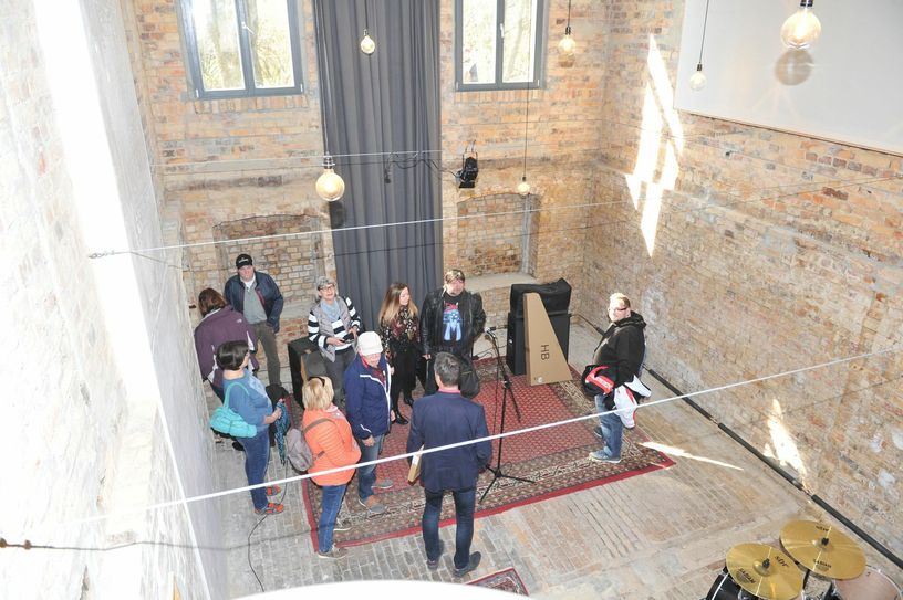 Das Tonstudio im Annahütter Bahnhof ist aus dem Keller und dem darüberliegenden Raum entstanden. Foto: Peter Aswendt