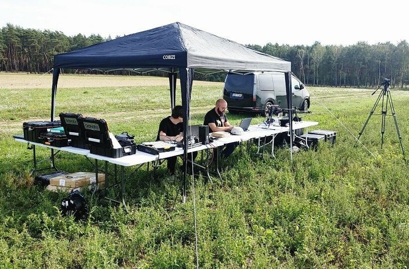 Der Biohof Schöneiche im Landkreis Dahme-Spreewald wird digital: Künftig soll hier am Beispiel von Spreewald-Gurke und Bio-Kartoffel auf insgesamt 42 Hektar landwirtschaftlicher Nutzfläche erprobt werden, wie Mobilfunktechnologie mit 5G-Standard zur Optimierung der Lebensmittelproduktion beitragen kann.