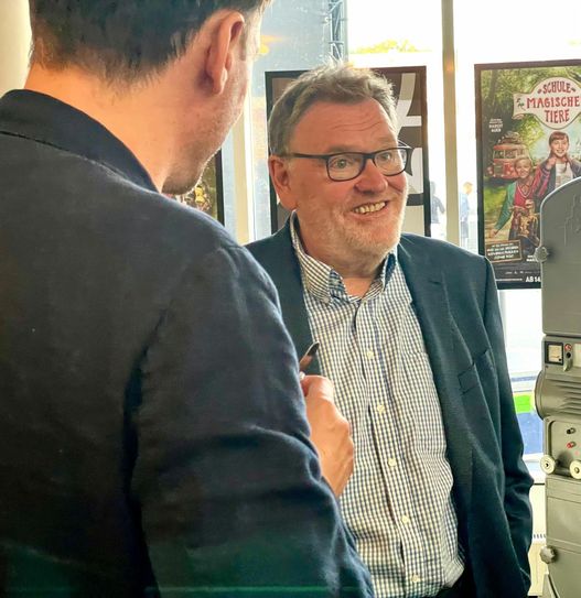 Der Wirtschaftsjournalist Wolf Lotter im Gespräch mit Spremberger Unternehmern. Foto: Tudyka.PR