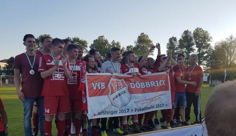 So wie hier über die Pokalfinale im Jahr 2017 möchten die Rot-Weißen aus Döbbrick auch zukünftig wieder jubeln. Der Verein hat in den nächsten Jahren viel vor. Foto: VfB Döbbrick