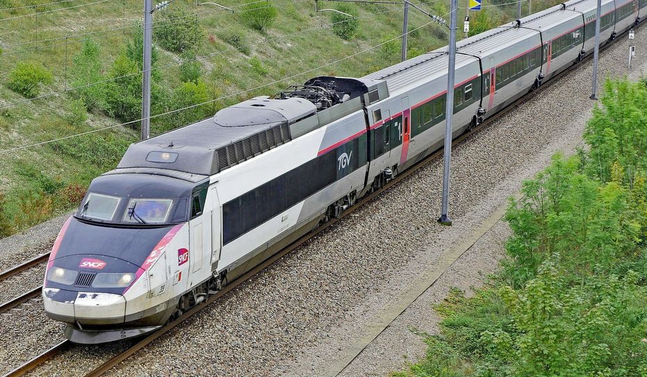Alstom ist ein französisches Unternehmen mit Sitz in Saint-Ouen-sur-Seine, baut unter anderem den Hochgeschwindigkeitszug TGV. Foto: Pixabay