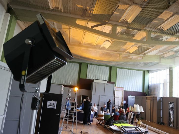 Die Turnhalle in Brieske wird zur Heimat von neuen und alten Senftenbergern und vielen spannenden Geschichten, die das Leben schreibt.