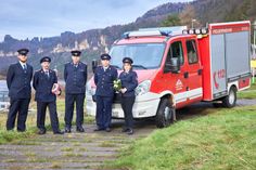 Die Kameraden der FFW Schmilka (ein aktiver Feuerwehrmann fehlt) v.l.n.r.: Richard Rittner (Stadtteilwehrleiter), Rüdiger Herschel und Detlef Rittner (beide Altersabteilung, nicht mehr aktiv), Sven Myszka (jetzt Feuerwehr Langburkersdorf) und Anne-Marta Rittner (wohnt in Postelwitz, ohne Auto kommt sie nicht schnell genug zum Gerätehaus).