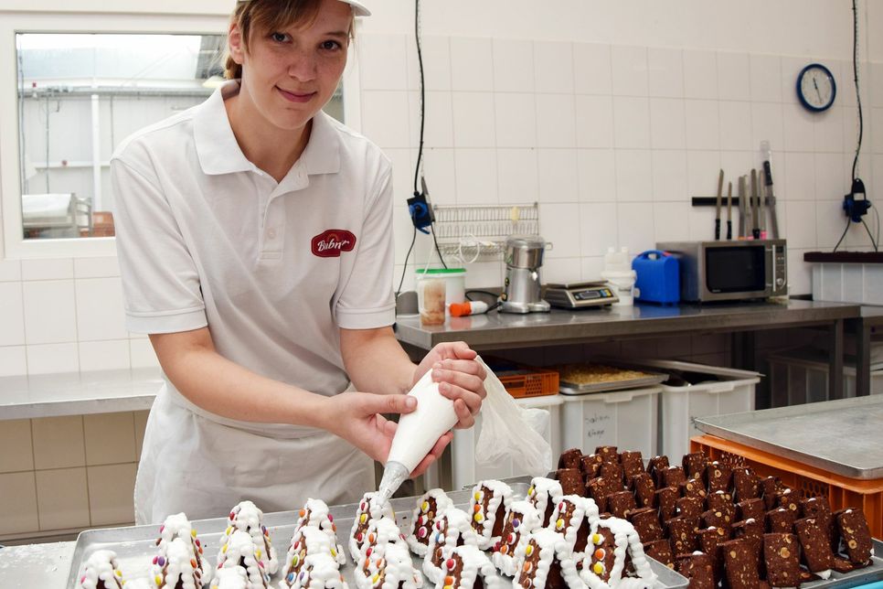 Maria Berl ist beste Konditorin im Land Brandenburg. Nach ihrer Ausbildung in der Bäckerei Bubner e.K. wurde sie sofort übernommen. Foto: HWK Cottbus/Michel Havasi