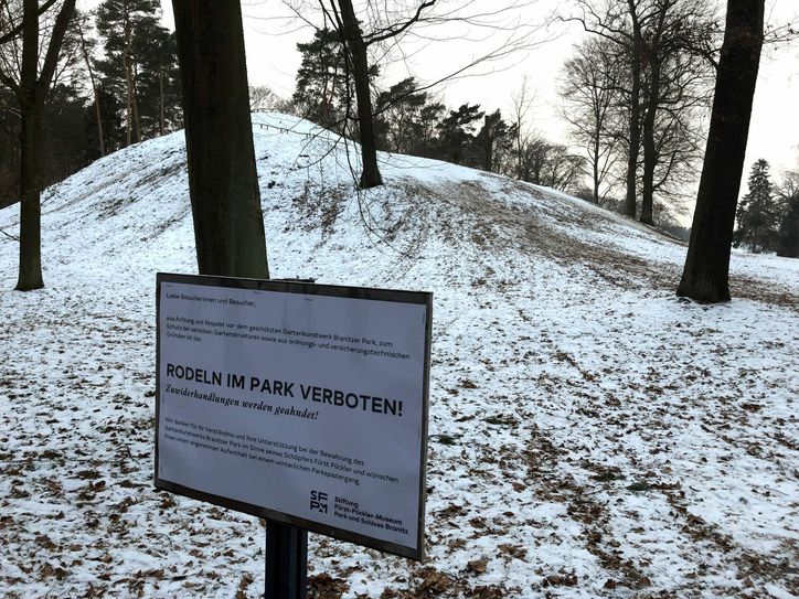 Hinweisschild am Hermannsberg. Foto: SFPM/Claudius Wecke