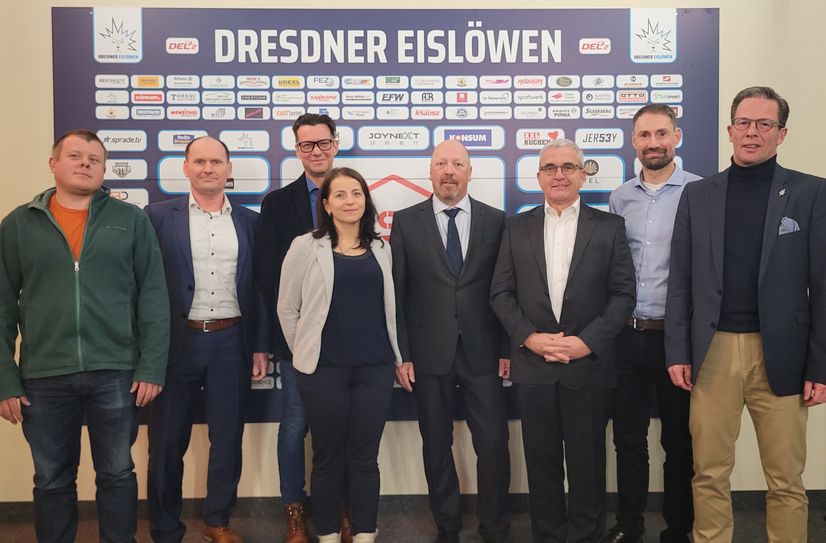 von links: Aufsichtsrat Ilja Kraft, Aufsichtsrat Kai Mielenz, Aufsichtsrat Thomas Richter, Aufsichtsrätin Dana Hennig, Aufsichtsrat Rolf Franek, Schatzmeister Michael Tempes, Vizepräsident Thomas Wegner, Präsident Bernd Nickel / Es fehlt: Aufsichtsrätin Bianca Guber