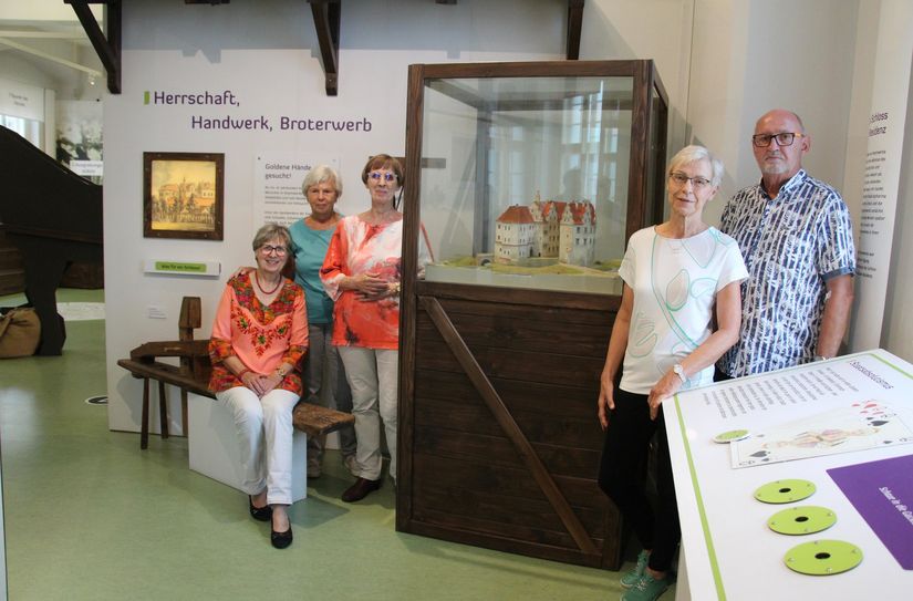 Der Vorstand der Gesellschaft für Heimatkunde Hoyerswerda – Museumsverein konnte jetzt seinen 100. Gründungstag feiern. Wie es mit dem Verein weitergeht, ist zurzeit noch unklar.
