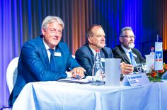 Dr. Hauke Haensel (Vorstand), Prof. Dr. Thomas Gischke (Aufsichtsrat) und Jens Köhler (Mitglied des Vorstandes, v.l.n.r.).