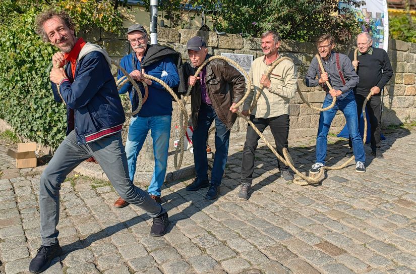 Sascha Möckel, Claus Barthel,  Siegfried Langner, Sven Geithner, Christian Barth und Prof. Winfried Himmer erinnern an die Treidler von Loschwitz.