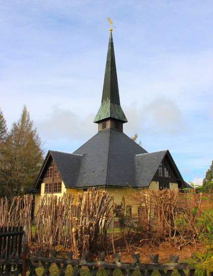 Außenansicht der Kirche Altenberg (2024).