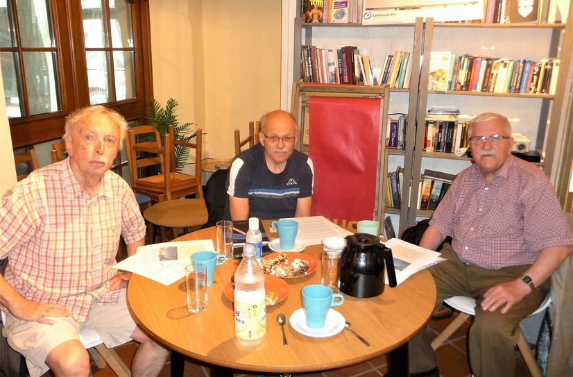 Einige Mitglieder der SPD-AG Elbe-Labe auf ihrer Halbjahresberatung: Klaus Heyde, Klaus Schräpler und Klaus Fiedler (v.l.n.r.).