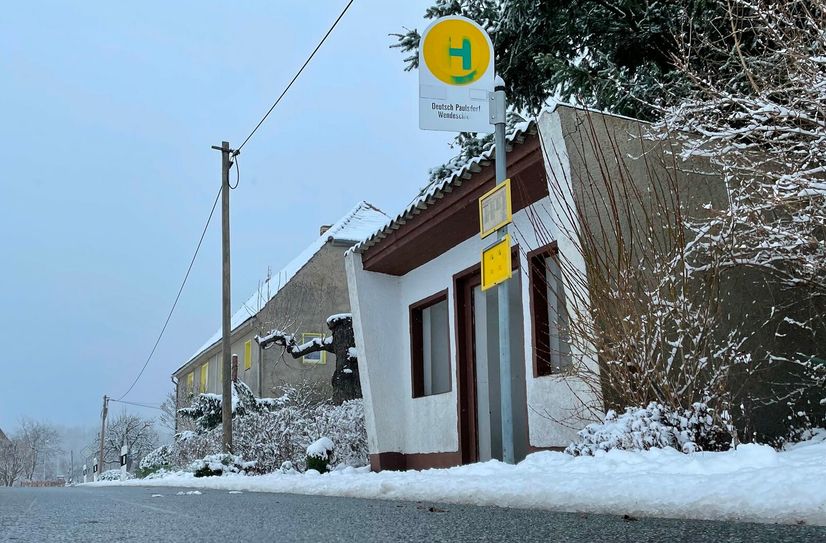 Die Haltestelle »Wendeschleife« wird nicht mehr angefahren. Die nächste Alternative ist die Haltestelle »Schloss«, die knapp einen Kilometer entfernt ist.
