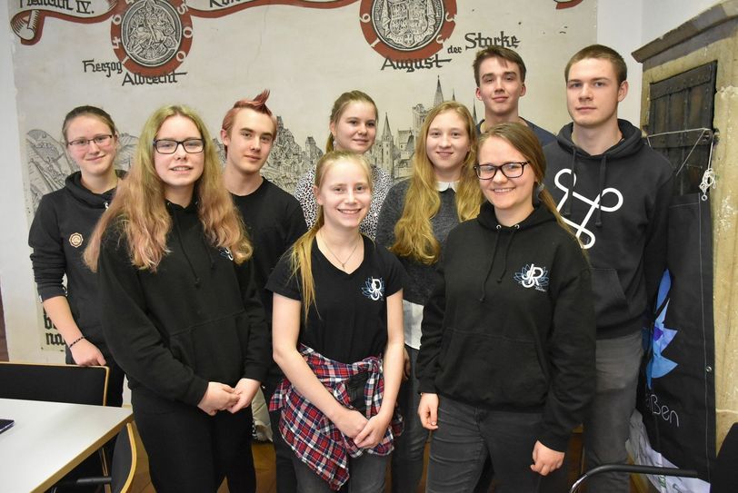 Mitglieder des Jugendstadtrates in Meißen freuen sich auf neue Projekte. Durch die engere Zusammenarbeit mit den Stadträten und einer verstärkten Mitsprache sollen die jungen Leute auch künftig mehr in der Domstadt zu sagen haben. Foto: Archiv / Trache