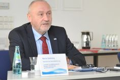 Bernd Sablotny, Sprecher der Geschäftsführung und Technischer Geschäftsführer der LMBV, geht von einer sechs- bis neunmonatigen Sperrung der B169 aus. Foto: Peter Aswendt