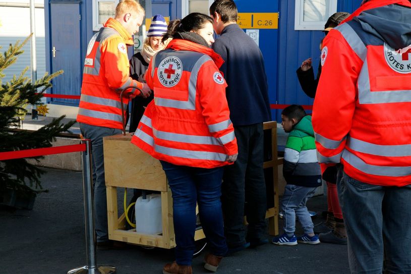 Andrang bei der Einweihung mit heißer Suppe für alle. Foto: Dennis Pohlig, DRK
