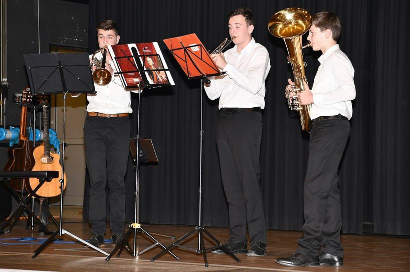 Sind beim Neujahrskonzert in Elsterwerda mit dabei (vo.li.na.re.): Laurence Hoppe (Trompete), Danny Zöllner (Trompete) und Bruno Bulang (Bariton). Foto: Pressestelle Kreisverwaltung/Torsten Hoffgaard