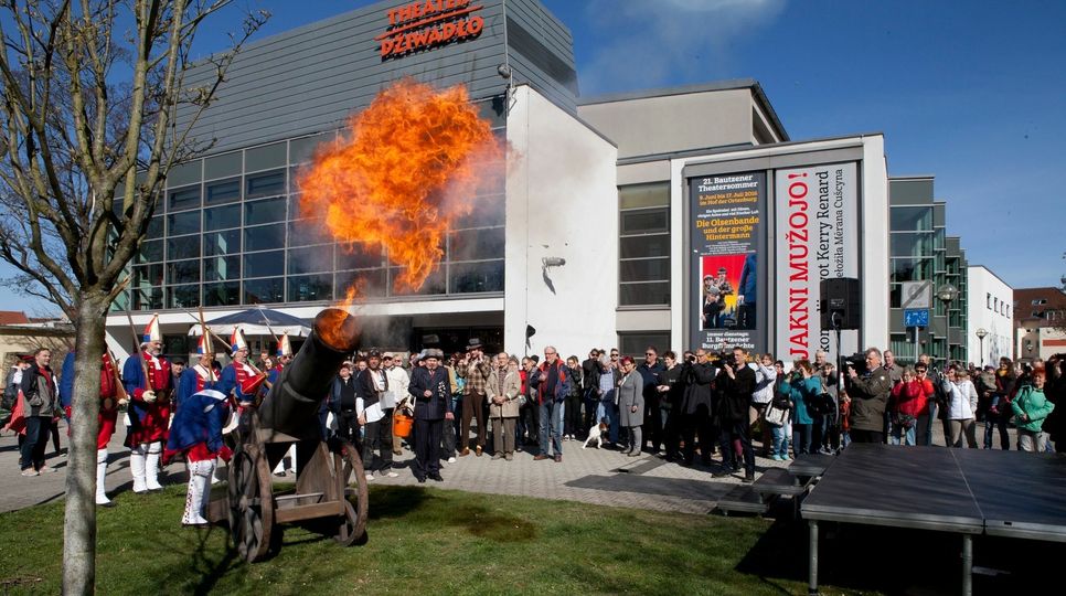 Ein Bild aus vergangenen Jahren. Aufgrund der Corona-Krise findet der legendäre Kartenvorverkauf für das Sommertheater dieses Jahr online statt.
