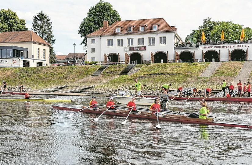 Rudertraining vor dem Bootshaus des PRV (2018).