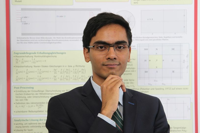 Baibhab Ray (18, Martin-Andersen-Nexö-Gymnasium Dresden): „Untersuchungen zum Druckabfall und zur Strömungsentwicklung in Mikrokanälen“,