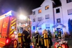 Die Feuerwehr beim Löscheinsatz.
