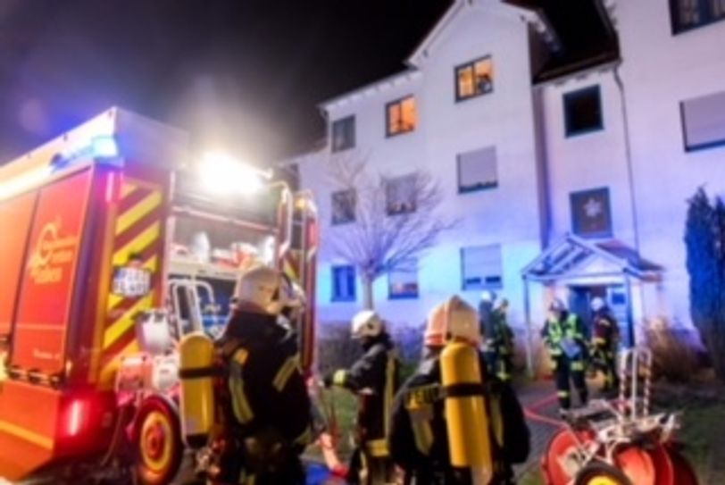 Die Feuerwehr beim Löscheinsatz.
