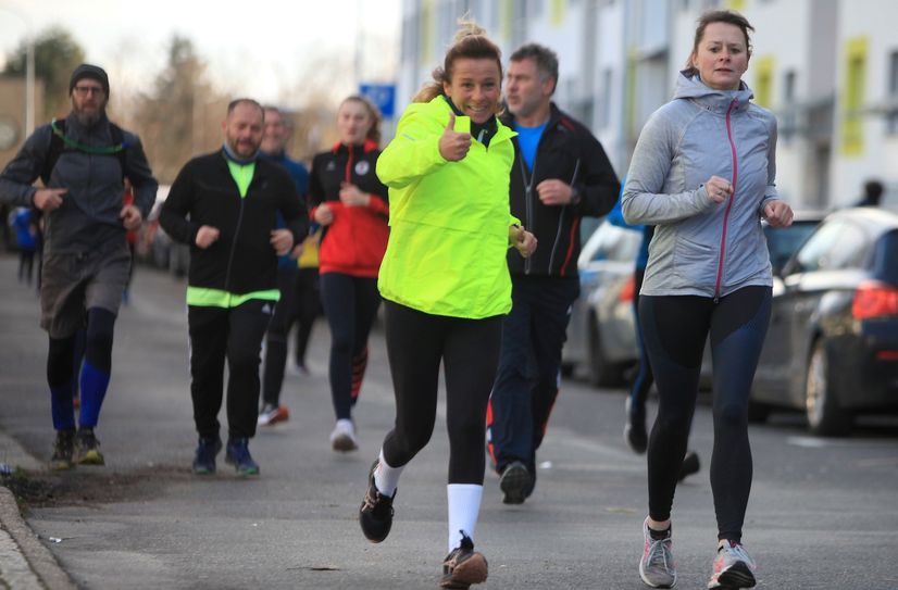 Mehr als 180 Sportfreunde nahmen zum Jahresstart 2024 in Heidenau die Beine in die Hand.