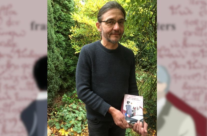 Steffen Seifert mit seinem Debütroman.