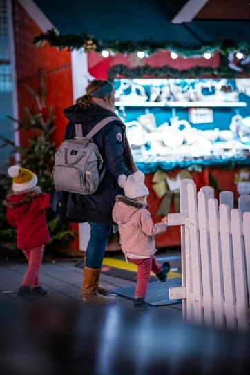 Die kleinen Besucher werden am Sonntag von den  Wichteln auf dem Weihnachtsmarkt gezählt.