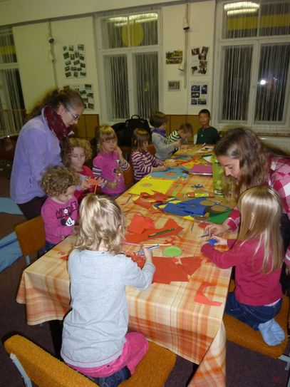 Das Basteln von Rasseln gehört zur musikalischen Früherziehung beim Spielmannszug Pulsnitz. Foto: Spielmannszug Pulsnitz e.V.