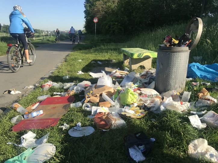 Könnte auch eine Tonne vertragen: Der Elberadweg in der Nähe des Citybeach. Das Foto stammt von März 2018. Foto: Schramm