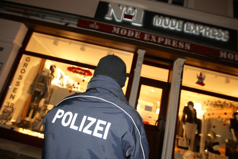 Das Modegeschäft in der Dohnaischen Straße in Pirna nach dem Überfall.               Foto: Förster