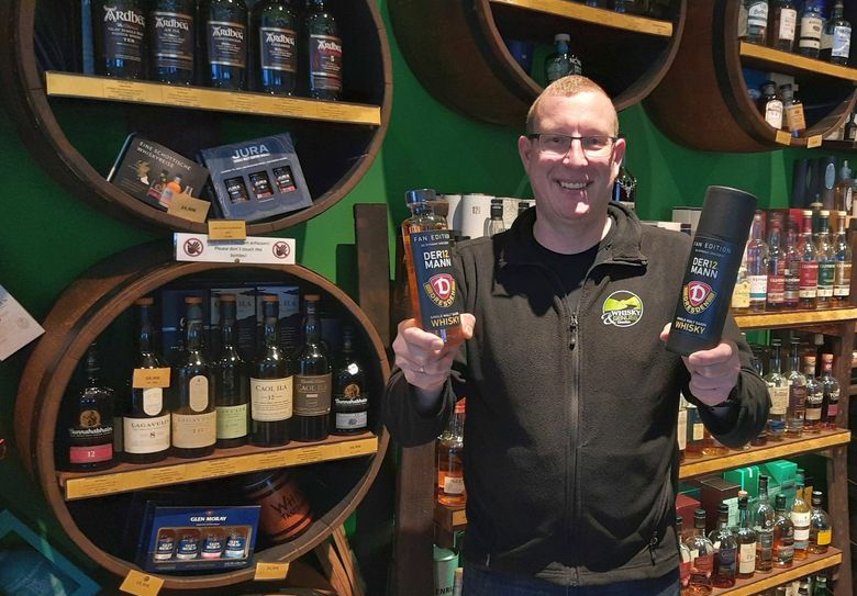 Rico Stecker, hier mit dem »12. Mann«: Für Fans ein besonderes Weihnachtsgeschenk. Foto: Pönisch