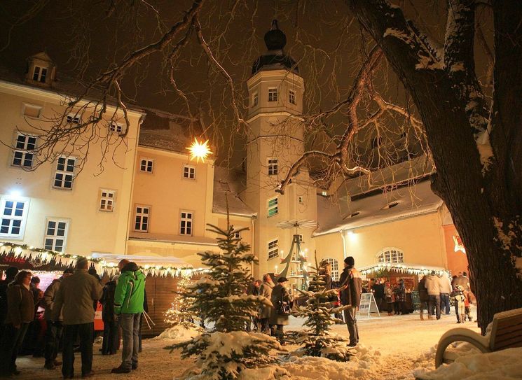 Gemütlicher Riesaer Weihnachtsmarkt im Klosterhof. Foto: Archiv