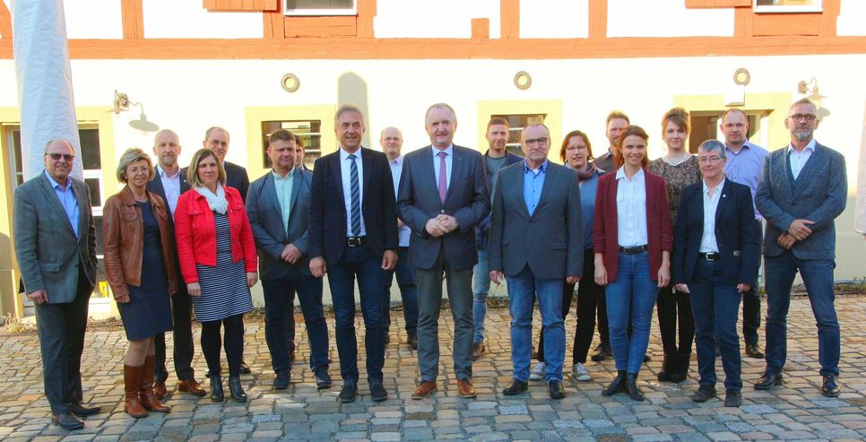 Die Mitglieder des Wirtschaftsforums und einige Unterstützer haben sich Staatsminister  Thomas Schmidt (CDU) (Mitte) eingeladen und über eine gute Regionalentwicklung und Fördermöglichkeiten für Gröditz und seine Nachbarn gesprochen.