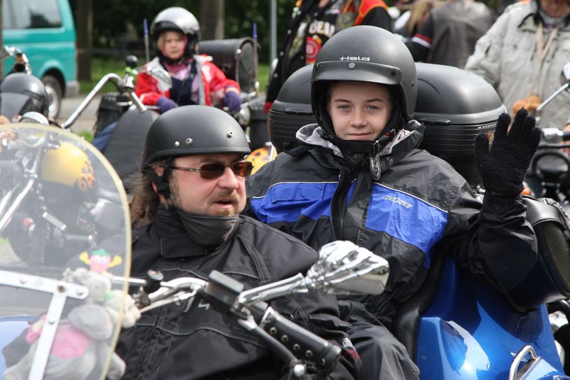 Für die Kids ist es ein ganz großer Tag, wenn sie als Sozius mitfahren dürfen. Foto: D. Förster