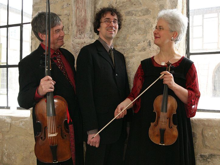 Anne Schumann (Violine), Heide Schwarzbach (Violine), Klaus Voigt (Violoncello)  Foto: PR