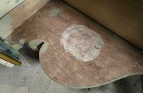 Spurensuche:  Ernst Lehmann aus Dresden-Striesen hat 1884 die Holzverzierungen im Maurischen Zimmer vergoldet.