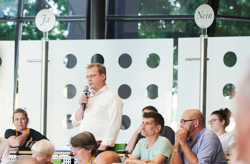 Torsten Kulke in der Debatte um den neuen Anbau am Landtag - wie in Dresden gebaut wird ist das Thema der Gesellschaft Historischer Neumarkt.