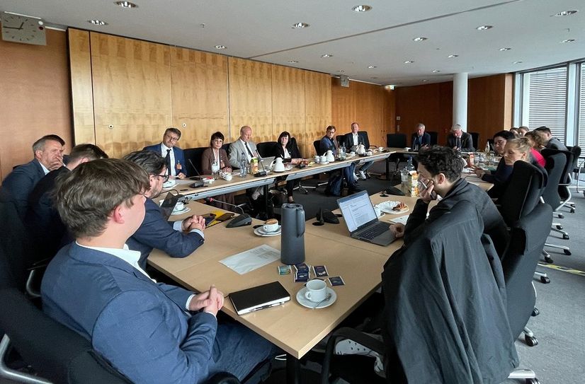 Vertreter der Lausitzrunde trafen sich im Paul-Löbe-Haus des Bundestages zu Gesprächen mit Abgeordneten von CDU und SPD.