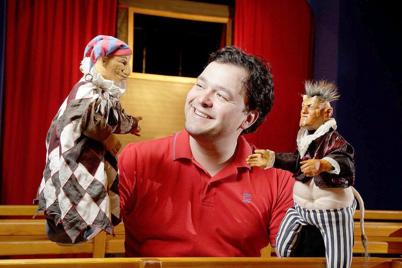 Anlässlich des Welt-Puppenspieltags ist der Schau- und Puppenspieler Christian Bahrmann mit seinem Stück »Kasper und Rotkäppchen« zu Gast im Mitteldeutschen Marionettentheatermuseum Bad Liebenwerda.