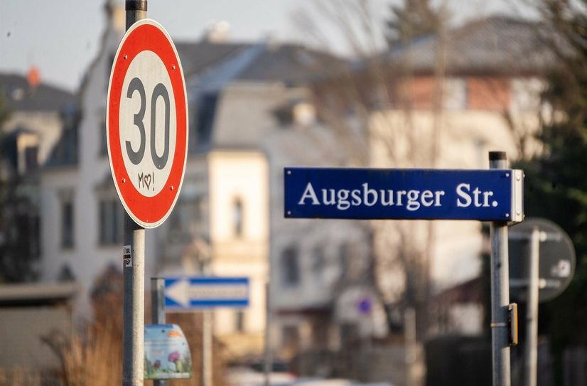 Tempo 30 - viel mehr Beruhigung soll es nicht geben, denn damit die Busse flüssig fahren, will die DVB durchgängig Vorfahrt. Viele fürchten damit mehr Durchgangsverkehr.
