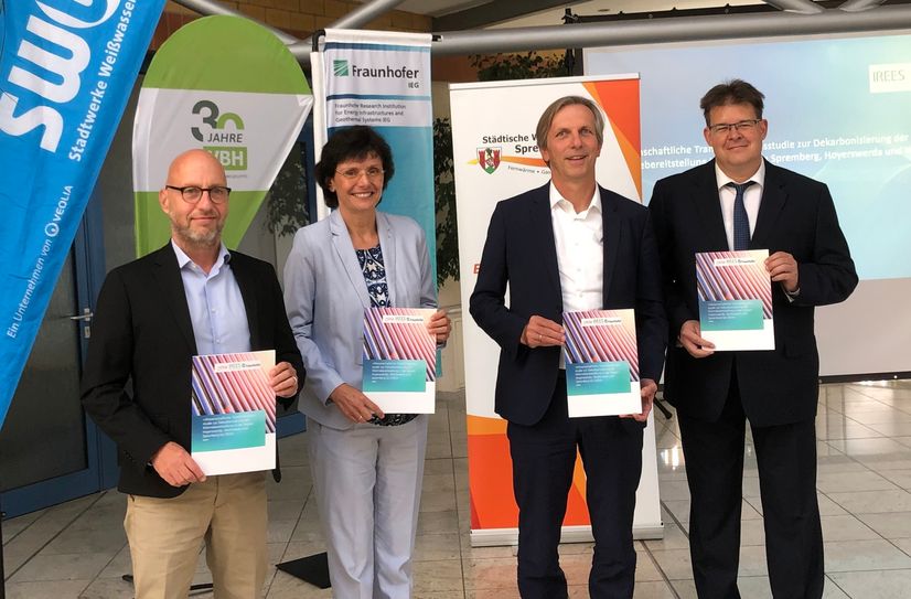 Wolf-Thomas Hendrich, Katrin Bartsch, Prof. Dr. Mario Ragwitz und Michael Schiemenz bei der Vorstellung der Transformationsstudie.