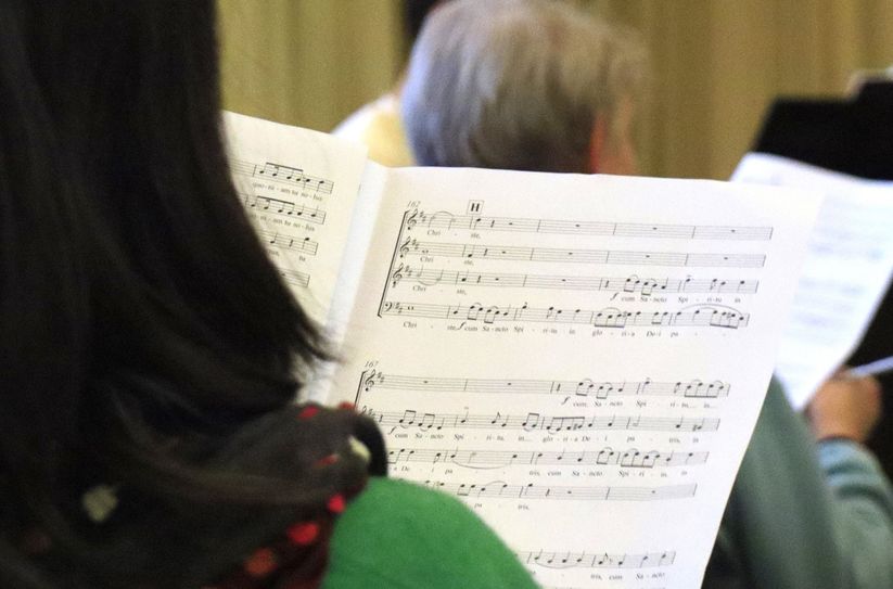 Für Neulinge bietet der Chor die Möglichkeit des gezielten Nachstudiums, um sich mit dem Repertoire vertraut zu machen.