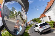 Im Nieskyer Orsteil Ödernitz setzen sich Roland Roitsch (links im Bild) und Richard Volkmer gemeinsam mit den Einwohnern für eine Tempo-30-Zone ein.