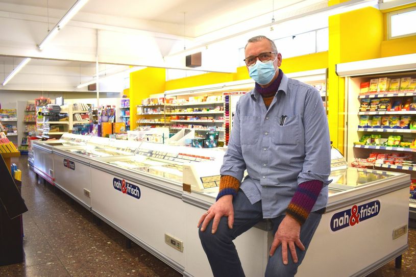 Christfried Köhler betreibt seit 25 Jahren seinen Supermarkt in Neukirch. Der 64-Jährige möchte demnächst in den verdienten Ruhestand gehen. Foto: Sandro Paufler