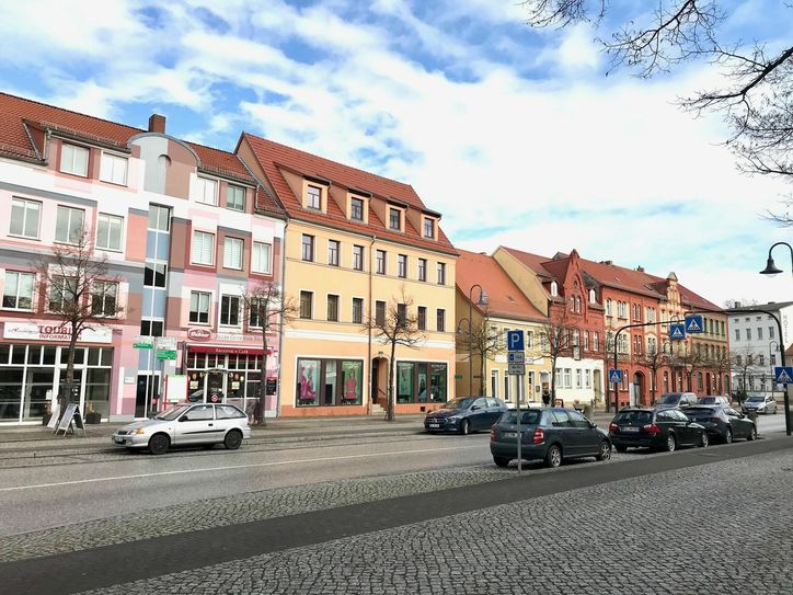 Wie stark in der Kurstadt Bad Liebenwerda die Möglichkeit des Terminshoppings genutzt wird, werden die nächsten Tage zeigen. Die Händler sind jedenfalls froh, wieder öffnen zu können. Foto: Uwe Fünfert