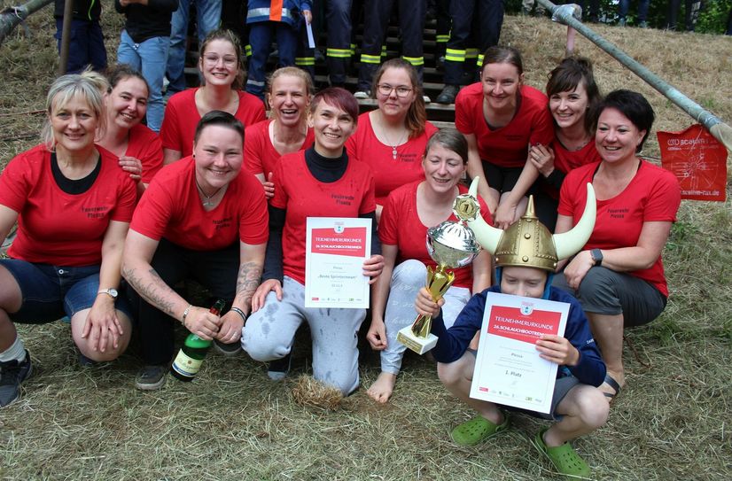 Frauenpower und ein kleiner »Wikinger« verhalfen den Mädels der Freiwilligen Feuerwehr Plessa auf das Siegertreppchen.